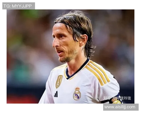 足球一球成名瞬间 他从默默无闻到耀眼球星的逆袭故事