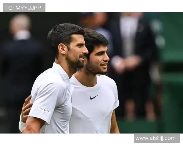 顶级足球明星同框合影展示足球界传奇人物的璀璨风采与荣耀时刻